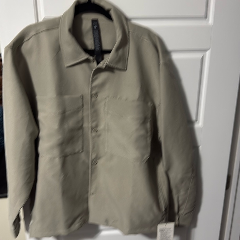 lululemon athletica Men's Casual Button Down Shirt Jacket in Light Khaki